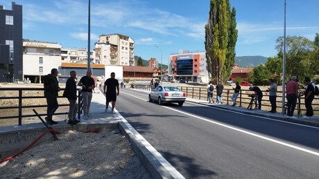 И после Куртија мост: Како је Аљбин у Митровици за нос повукао читав Колективни запад