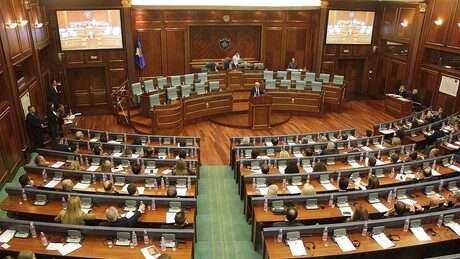 Američki pojas za spasavanje Kurtija ili podvala: Otkud državljanin SAD na čelu skupštine u Prištini