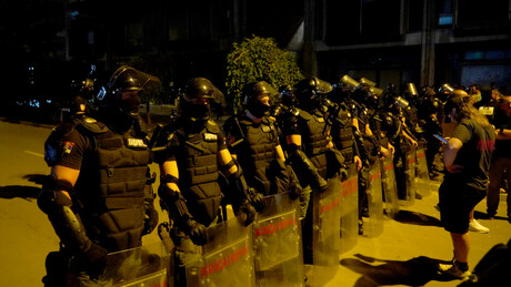 Троје ухапшених у Новом Саду, међу њима и Миша Бачулов: Отимали штитове и нападали полицију