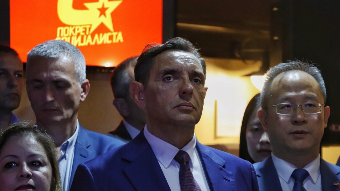 Vulin na vojnoj paradi u Pekingu povodom Dana pobede