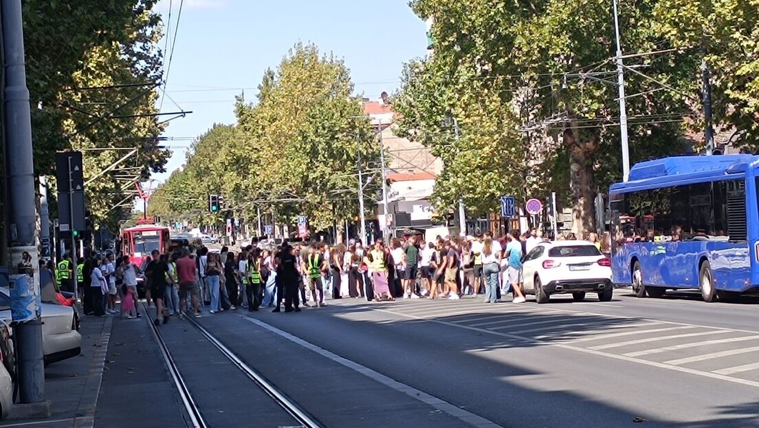 Десет месеци од пада надстрешнице у Новом Саду: Скупови и блокаде на више локација у Србији