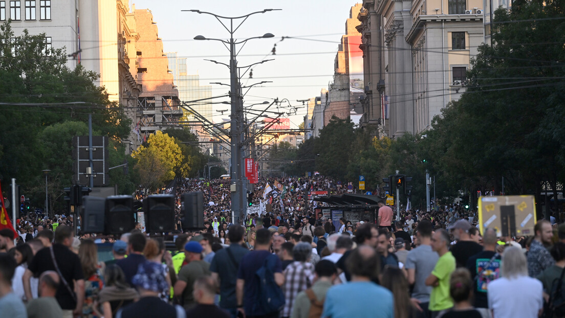 Komemorativne šetnje: Studenti i srednjoškolci na protestnim skupovima u više gradova Srbije