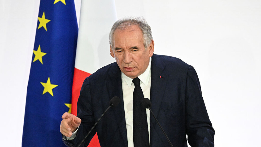 Национално окупљање позива Макрона да распише изборе