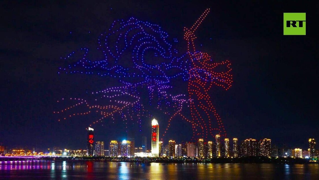 Победа на ноћном небу Кине: РТ и Ђијангси ТВ организовали представу дронова (ВИДЕО)