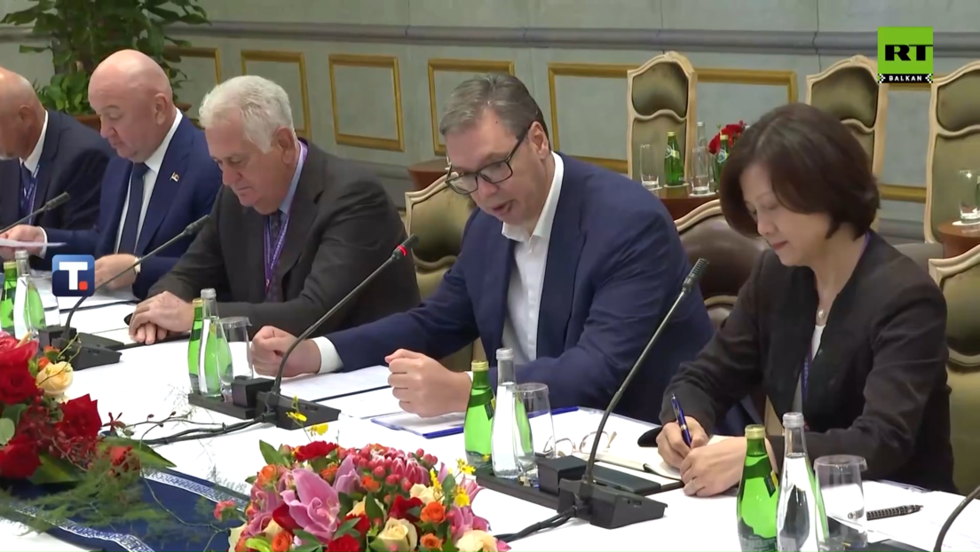 Vučić sa kineskim investitorima u Pekingu: Razgovara sa predstavnicima 14 kompanija (VIDEO)