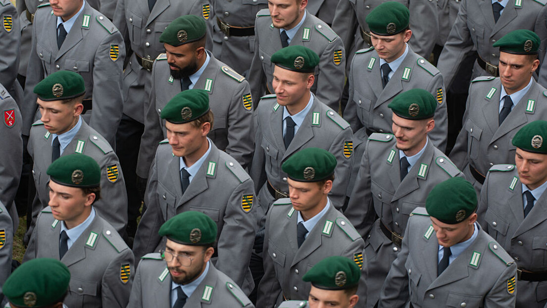 Док Немачка уводи обавезни војни рок на мала врата, приговор савести улази на велика