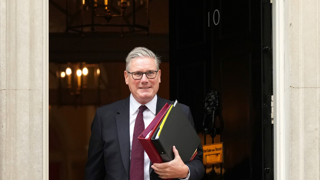 Пометња у Влади Велике Британије: Стармер измешао карте, министри на новим дужностима