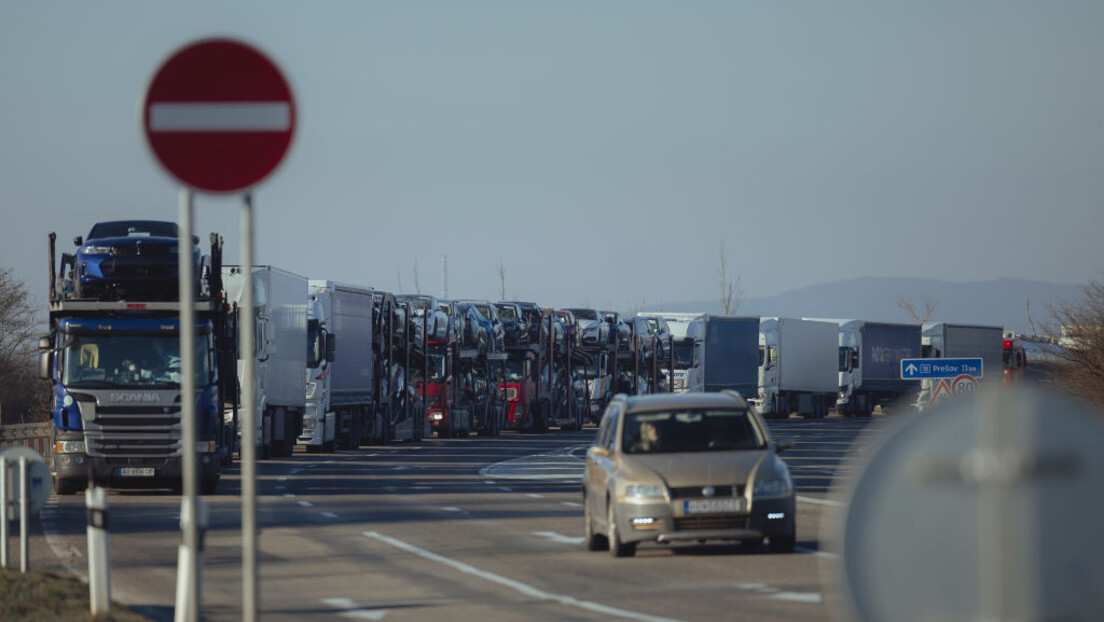 Хитан апел Бриселу: Пољски пољопривредници блокирали гранични прелаз са Украјином