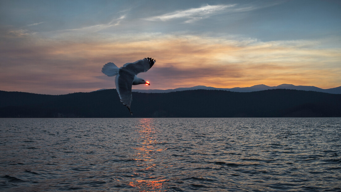 Бајкалско језеро у Русији: База НЛО, мирна лука шамана и језеро које "дише" и "љуби се" са туристима