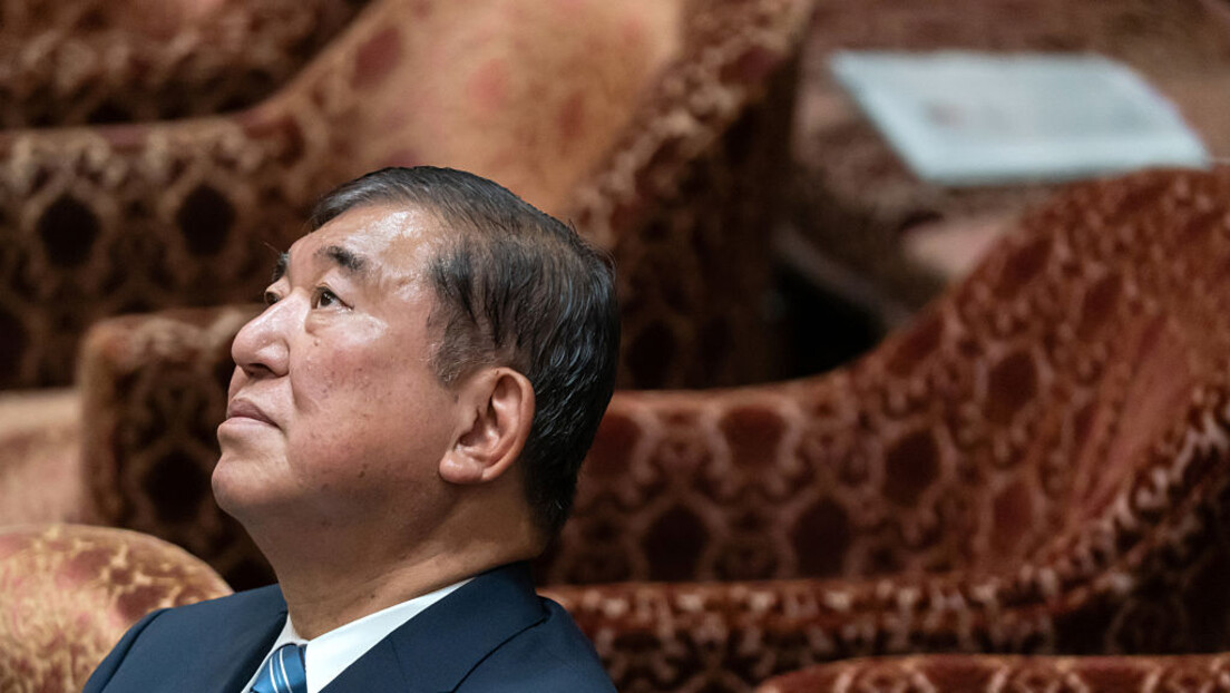 Премијер Јапана поднео оставку