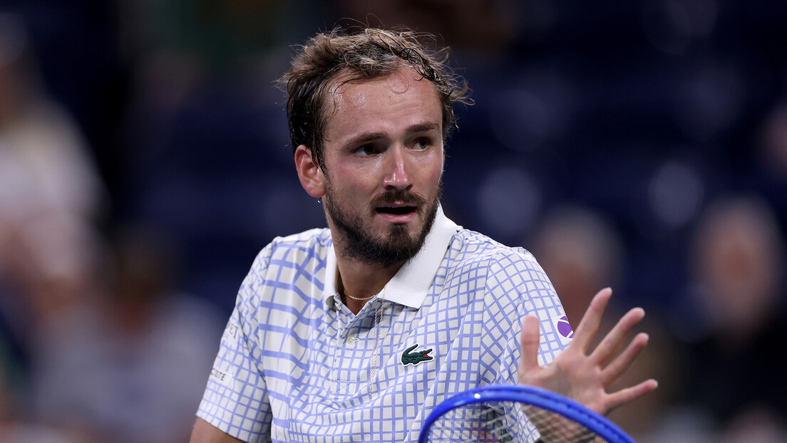 Медведев има новог тренера, Кафељников јасан: Неће му ништа помоћи!