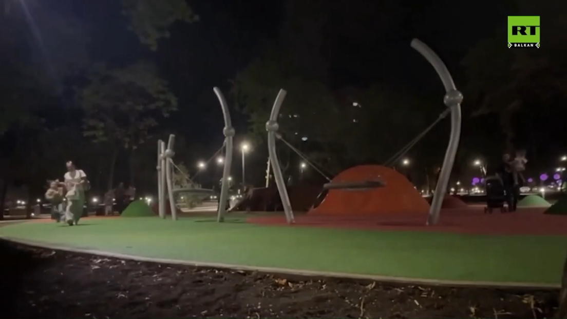 Украјинци напали Доњецк: Гађали парк у којем су биле породице са децом (ВИДЕО)