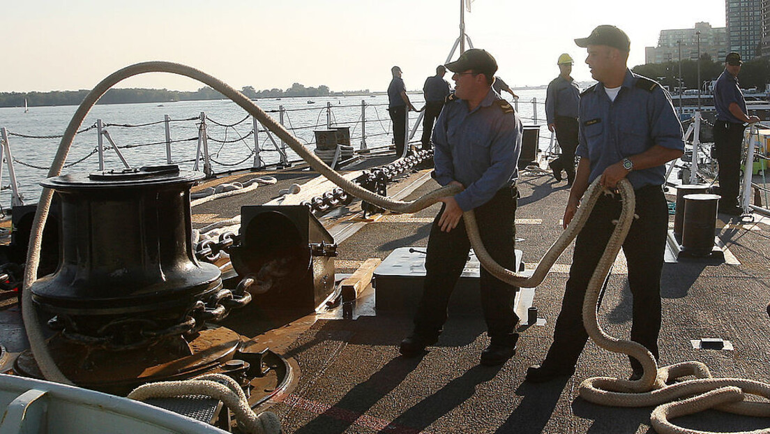 Кина критиковала Канаду и Аустралију због проласка ратних бродова кроз Тајвански мореуз