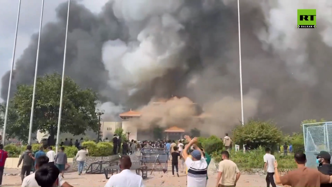 Расуло у Непалу: Запаљене зграде институција, пљуште оставке државног врха (ВИДЕО)