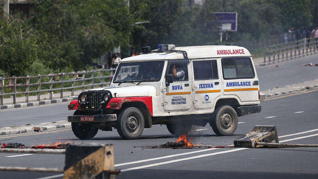 Немири у Непалу: Војска патролира улицама, уведен полицијски час