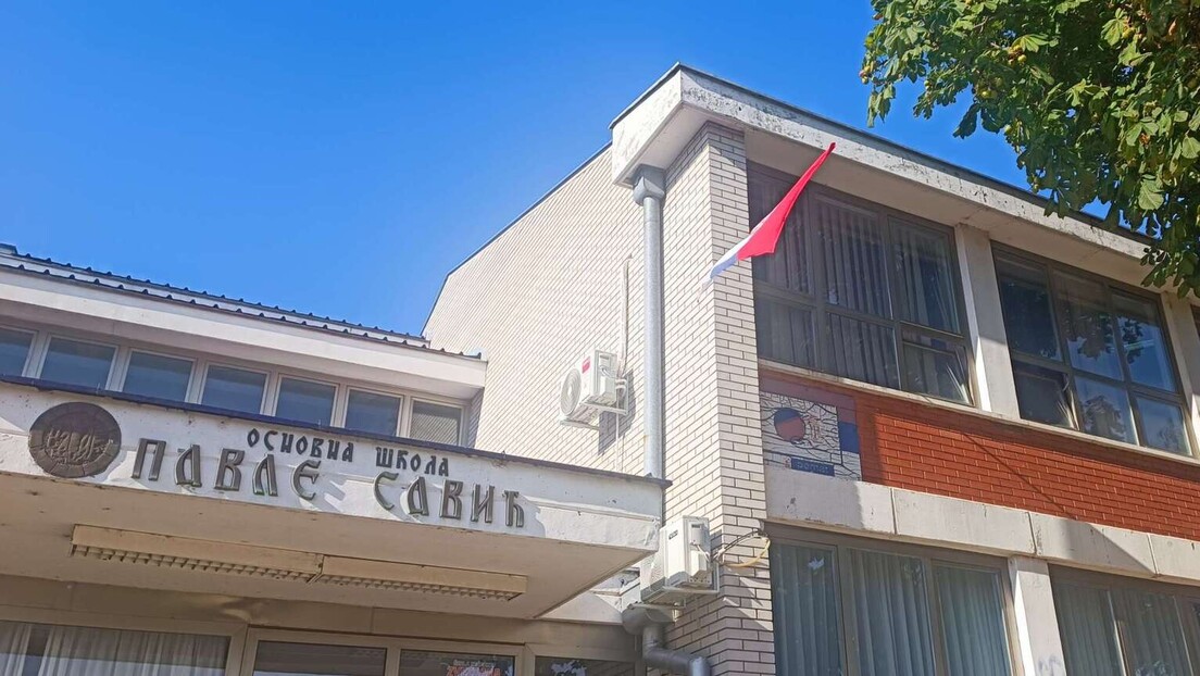 Полиција извела из школе новог директора, Министарство просвете осудило понашање родитеља