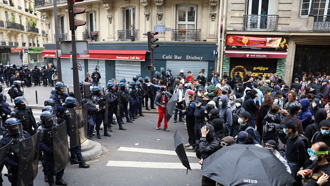 Каква је ситуација у Француској: Довиђења Бајру, бонжур десничари