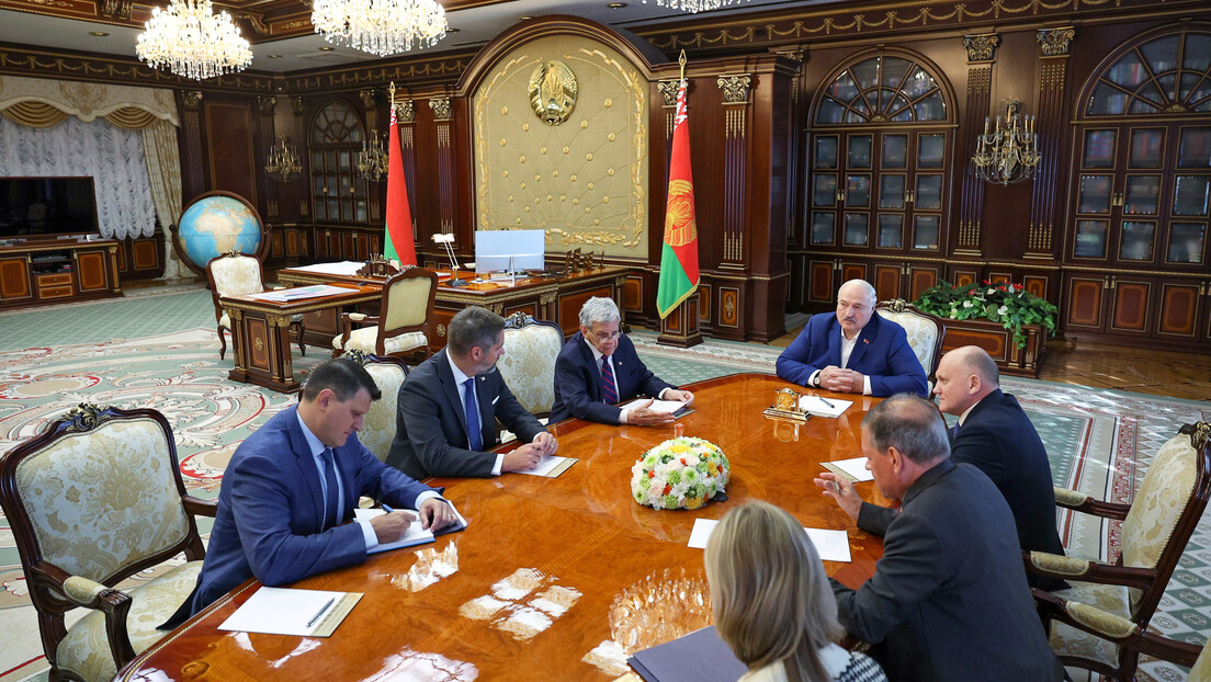 Трампов неочекивани потез: Како је честитао Лукашенку рођендан, споменуо и тенисерку Сабаленку