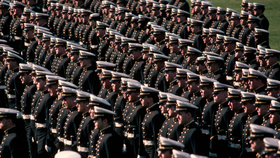 Као лош филм: Академија у локдауну, претња из родитељске куће и одбрана парадном пушком