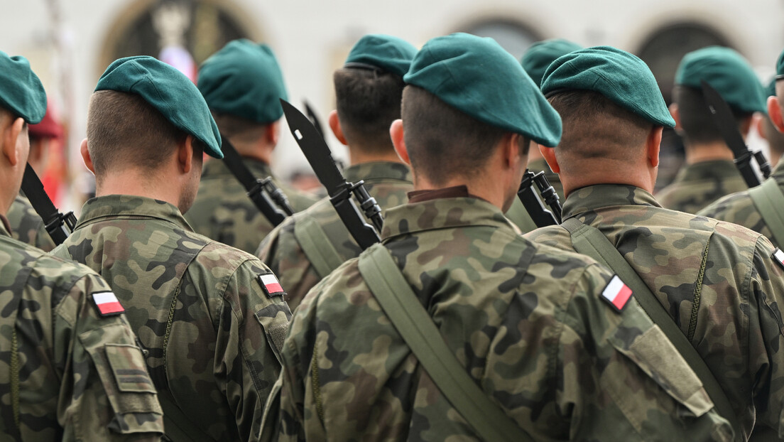 Захарова одговорила Сикорском: Требало је пре да признате да немате добровољце за сукоб за Русијом