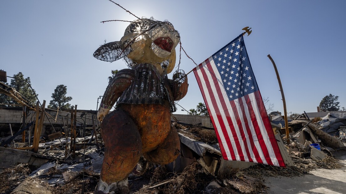Vrhunac varvarstva Zapada: Zašto se svet (ne) vrti oko SAD