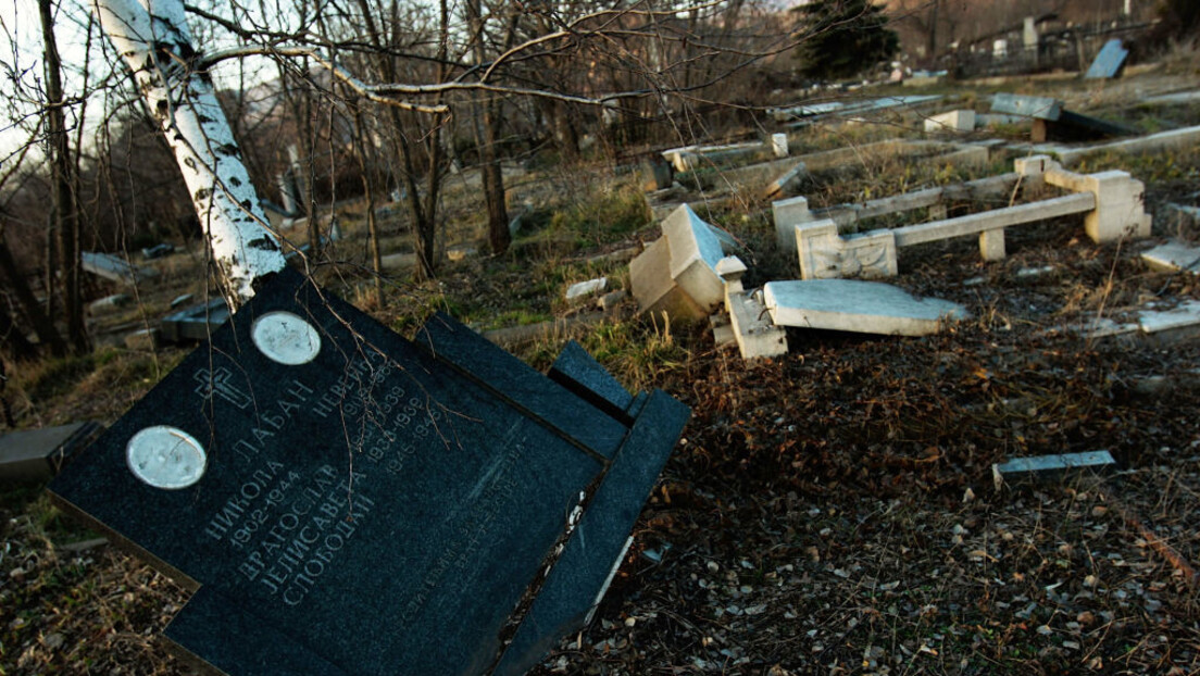 Ništa neće biti zaboravljeno: Ko i zašto ruši srpska groblja i krstove od Bosne do Kosmeta