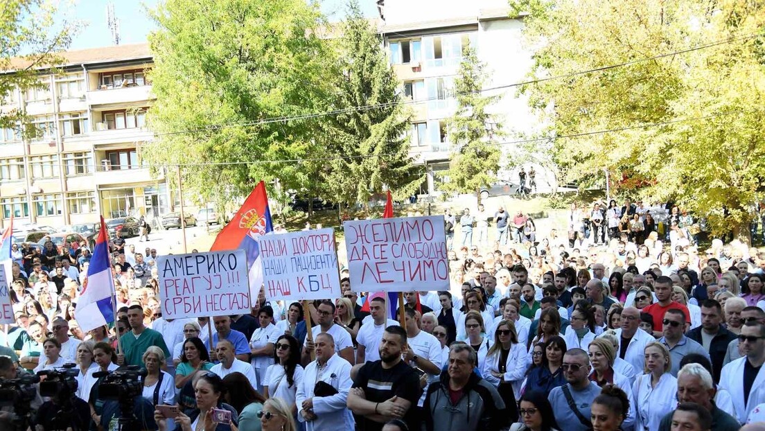 Protest u Kosovskoj Mitrovici protiv upada Kurtijeve policije (VIDEO)