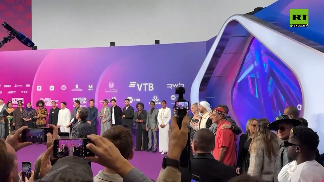 Počela "Intervizija": Vladimir Putin pozdravio takmičare, u koncertnoj dvorani desetine hiljada ljudi