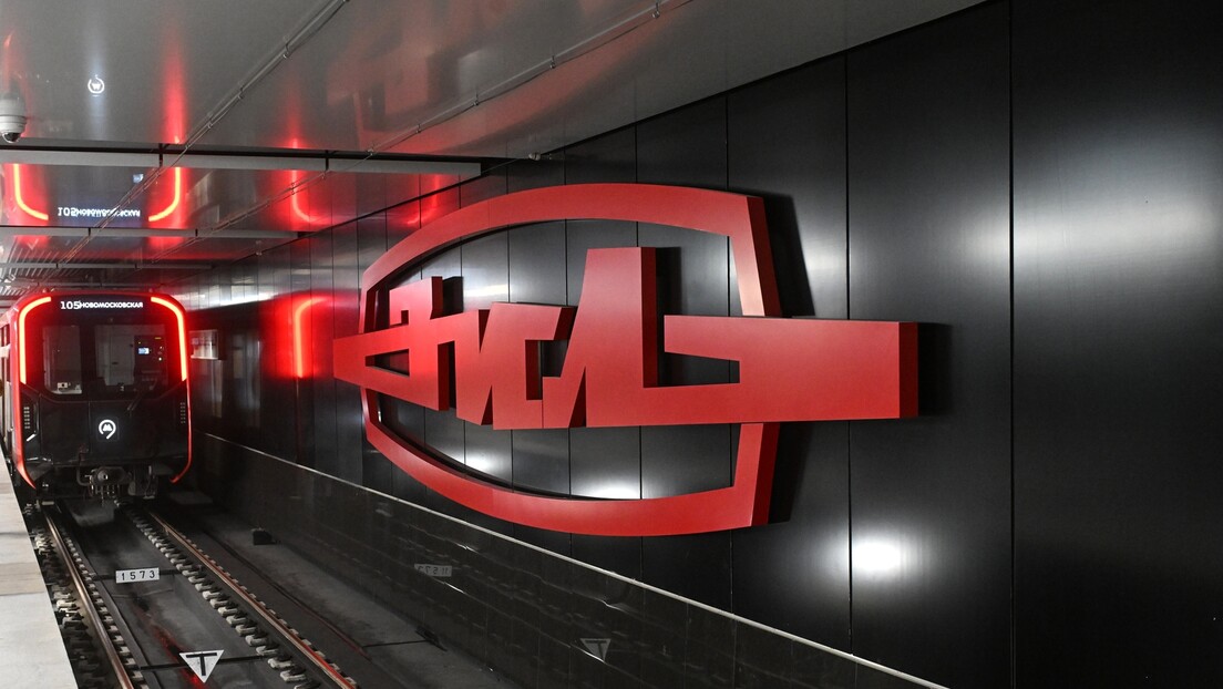 Авиони, камиони, јарке боје: Нове станице метроа у Москви одишу футуризмом и минимализмом (ФОТО)