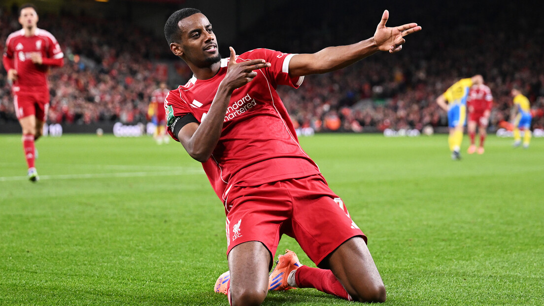 Исак постигао првенац у дресу Ливерпула, "црвени" у осмини финала Лига купа (ВИДЕО)