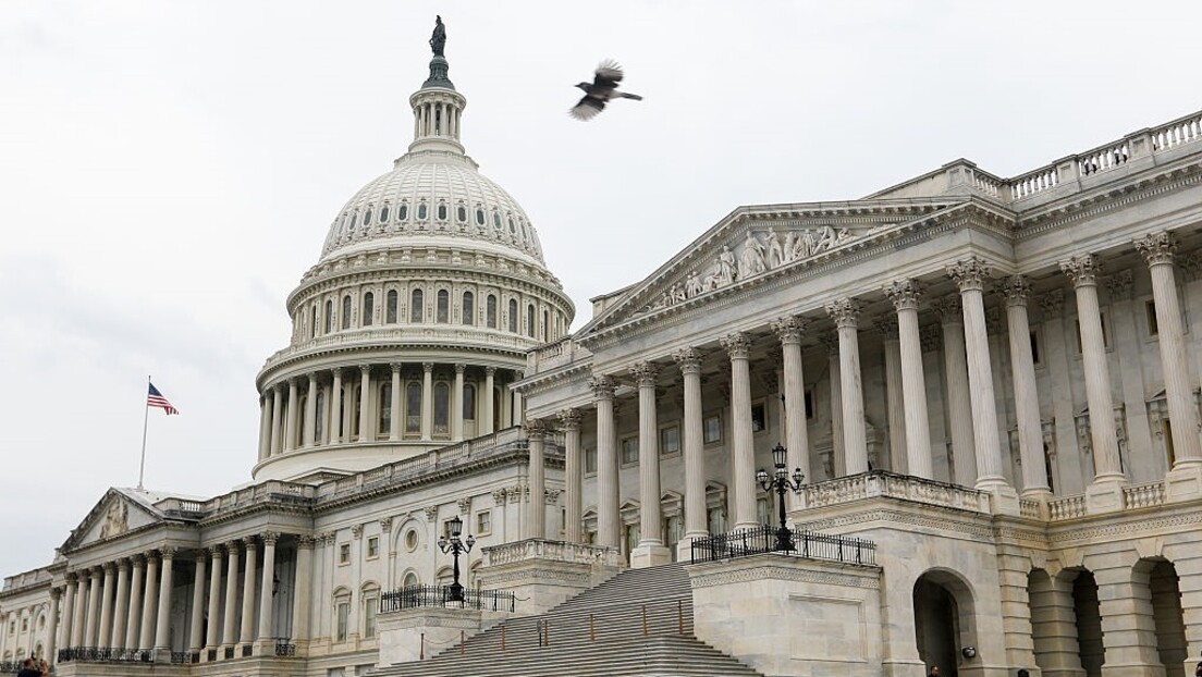 Америка пред "гашењем" владе: Трамп планира отпуштања бирократа