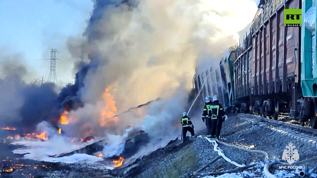 U Smolenskoj oblasti 18 vagona sa gorivom iskočilo iz šina (VIDEO)