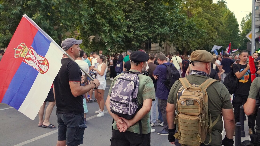 Између два рова