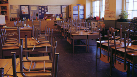 Prosvetari u Crnoj Gori nezadovoljni platama: Školsko zvono uz štrajk upozorenja