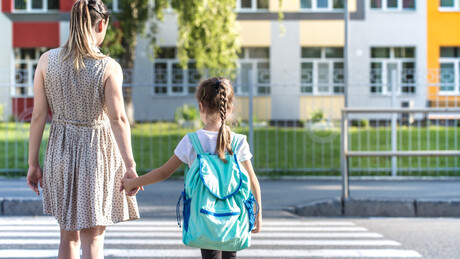 Đaci prvaci su u saobraćaju - roditelji budite primer, vozači obratite pažnju
