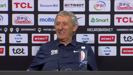 "Где то да мењамо, одмах би нас стрељали": Пешић правио шоу после победе Србије