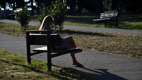 Pre podne pretežno sunčano, u drugom delu dana kiša, grad i olujni vetar