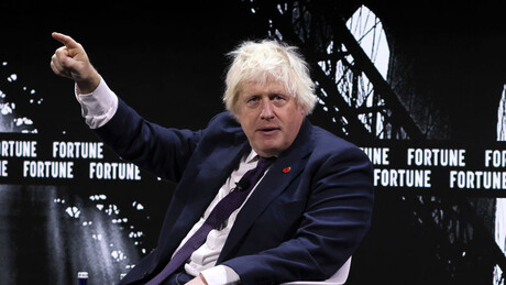 Путин на црвеном тепиху, Џонсон на ивици живаца