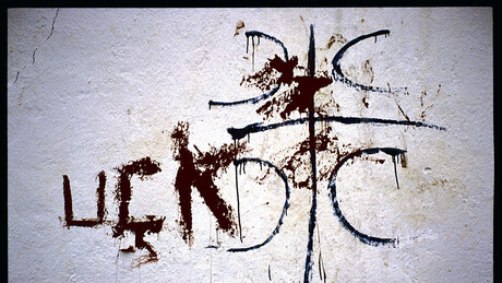 Zastrašivanje Srba na KiM ne prestaje: Grafiti "UČK" i "Adem Jašari" u blizini crkve