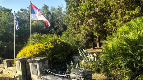 Magarcem Miloša Crnjanskog po Krfu: Za koga teče voda Petog puka u Agios Mateosu (FOTO)