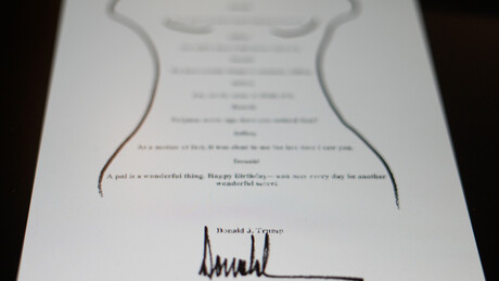 Bela kuća odbacila Trampovu "rođendansku čestitku" Epstinu kao neopevanu glupost