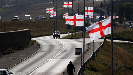 Енглеска застава и шкотска девојчица