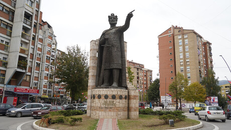 На ред су дошле и српске књиге: Курти затворио "Службени гласник" у Северној Митровици (ВИДЕО)