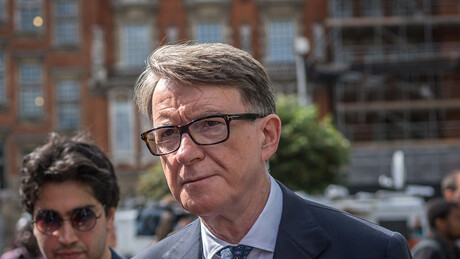 Bolje da je ćutao: Kako britanski ambasador pravda svoju vezu sa Epstinom