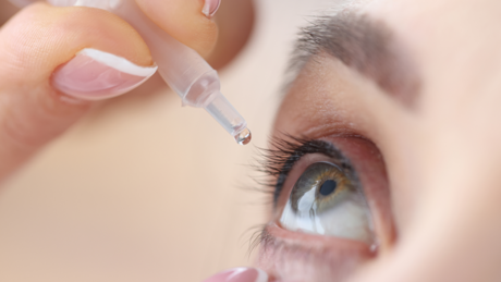 Kapi za oči kao zamena za naočare? Naučnici razvili kapi za lečenje dalekovidosti