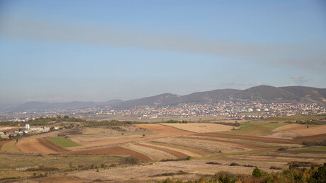 Није први пут на Космету: Албанац у селу крај Урошевца убио брата од ујака због имовине Србина?