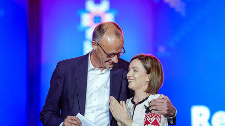 Молдавија: Хакерски напади и полицијске рације на опозицију пред изборе