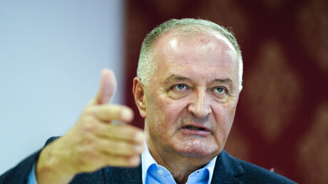 Хелез направио правилник, још му "само" фале војници