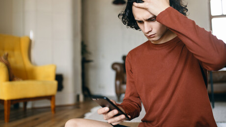 У замци мрачних вести: Непрестано праћење лоших вести мења мозак