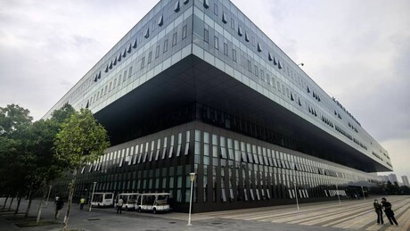 RT Balkan u "tamnoj fabrici" kineske kompanije: Čekajući Saru Konor